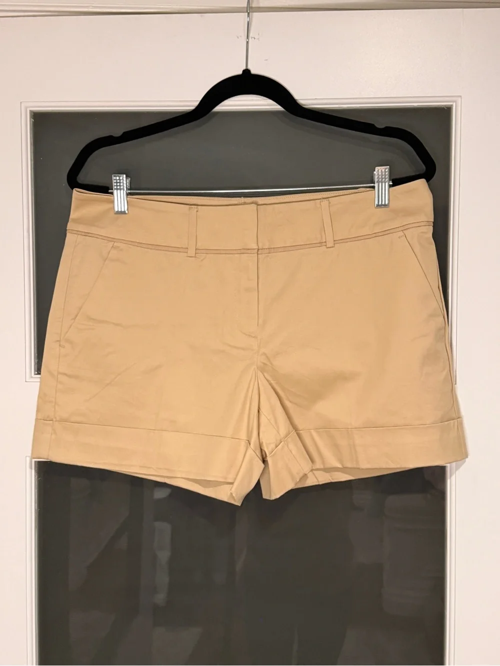 New York & Company 7th Avenue Design Studio Tan Khaki Cuffed Shorts Size 10 NWOT